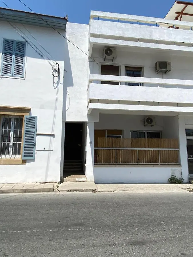 Past Or Trail Hostel Larnaca
